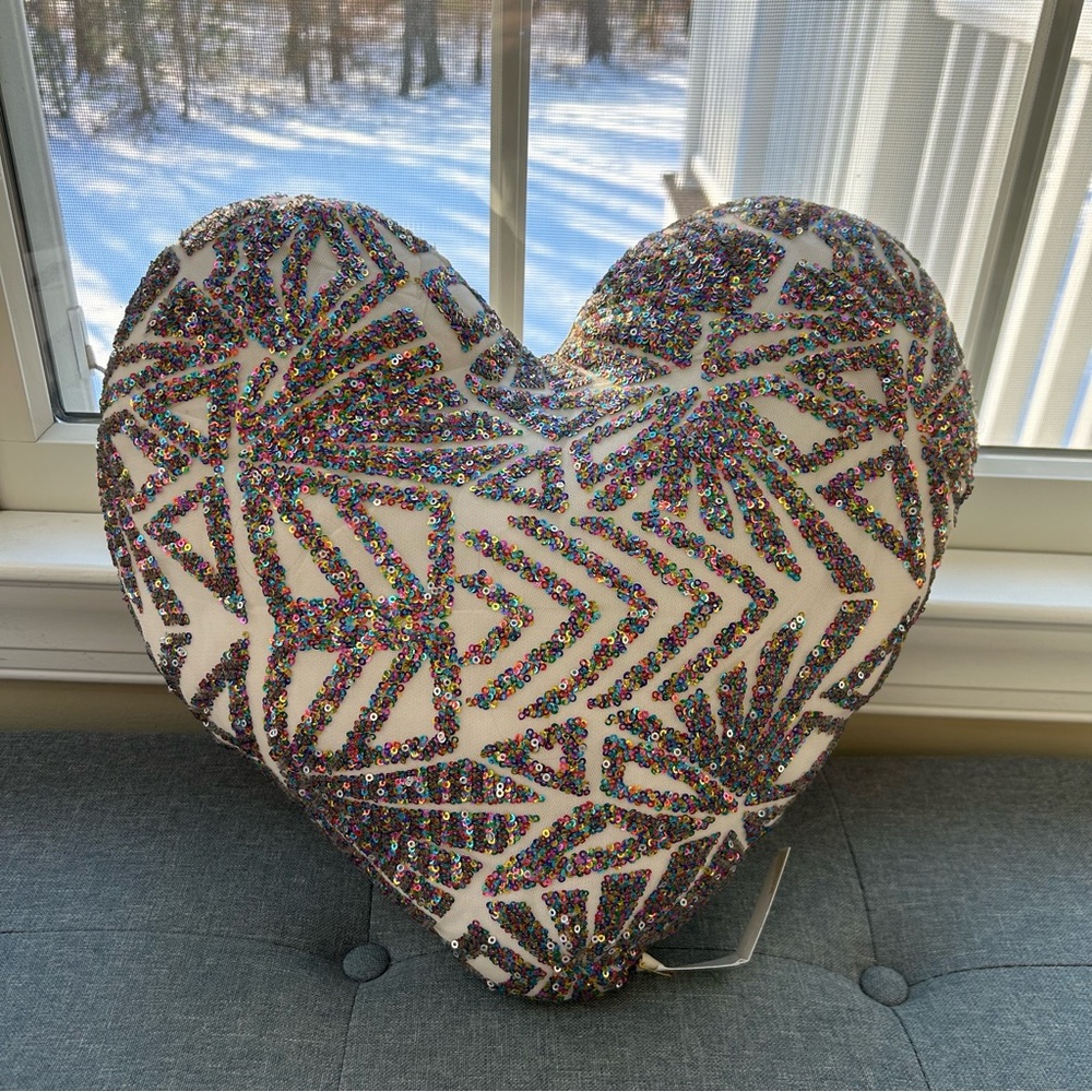 Atsuyo et Akiko Heart Decorative Pillow